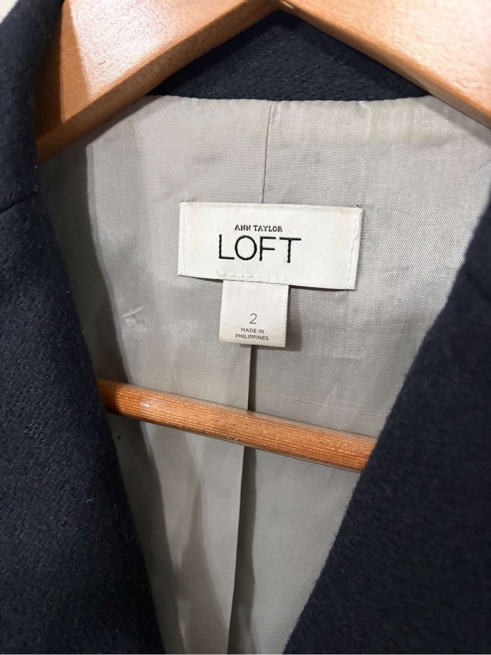 Beautiful Loft size 2 women’s wool  
navy blue military blazer with ruffle hem. - Picture 4 of 10